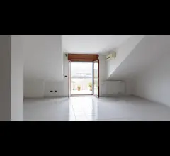 Appartamenti in Vendita - S.nicola la strada- luminoso, piano alto, in parco, box auto