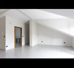 Appartamenti in Vendita - S.nicola la strada- luminoso, piano alto, in parco, box auto