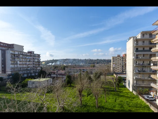 Appartamento luminoso con ampie balconate e affacci liberi