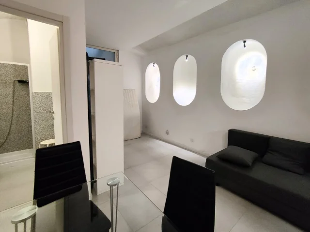 Appartamenti in Vendita - Appartamento con ingresso indipendente locato