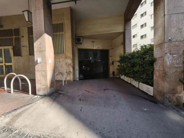 C.so v. emanuele - box auto per 2 vetture in locazione