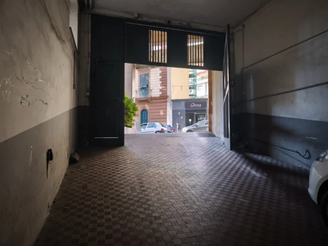Appartamenti in Vendita - C.so v. emanuele - box auto per 2 vetture in locazione