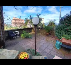 Appartamenti in Vendita - Santa croce - appartamento indipendente di 3 vani con giardino