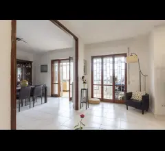 Appartamenti in Vendita - Marano via del mare **appartamento 5 vani con giardino e box**