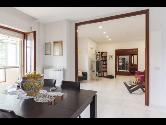 Appartamenti in Vendita - Marano via del mare **appartamento 5 vani con giardino e box**