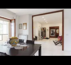 Appartamenti in Vendita - Marano via del mare **appartamento 5 vani con giardino e box**