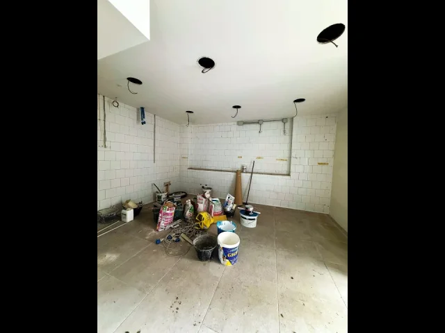 Appartamenti in Vendita - Locale commerciale  -  afragola, nei pressi di via amendola