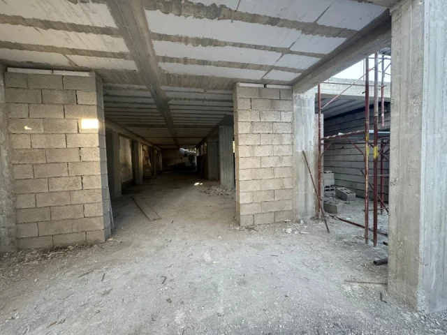 Appartamenti in Vendita - Locale commerciale in costruzione