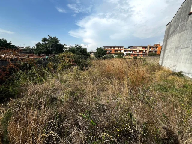 Appartamenti in Vendita - Terreno edificabile zona saggese