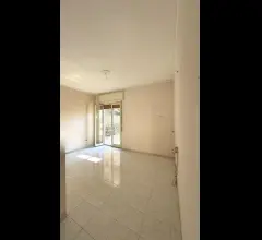Appartamento con  ampio terrazzo in vendita