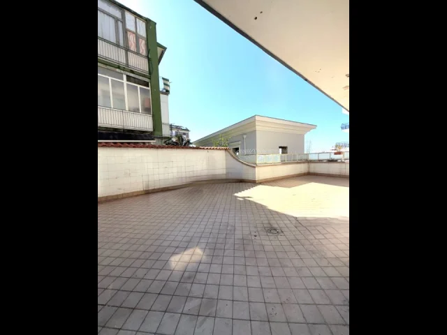 Appartamenti in Vendita - Appartamento con  ampio terrazzo in vendita