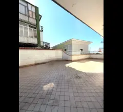 Appartamenti in Vendita - Appartamento con  ampio terrazzo in vendita
