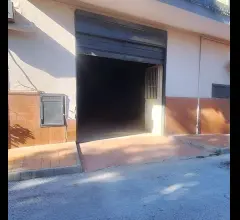 Casoria - via brindisi 15: locale deposito in affitto
