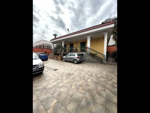 Elegante villa in vendita a casoria - via tevere