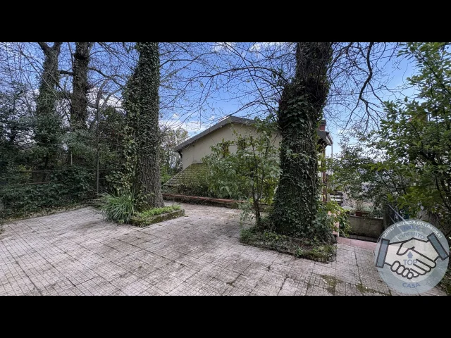 Appartamenti in Vendita - Duplex semindipendente in parco con piscina a roccamonfina