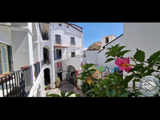 Appartamenti in Vendita - Ampio trilocale con terrazzo