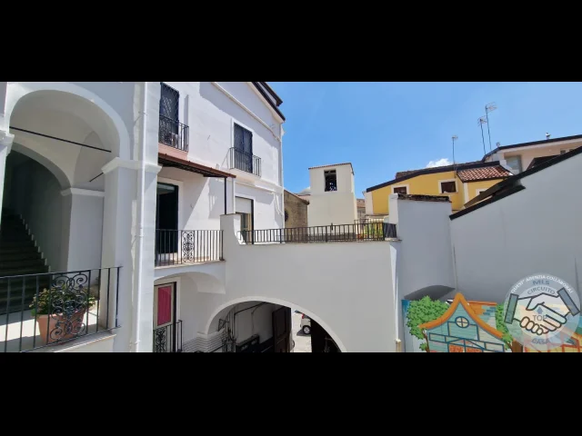 Appartamenti in Vendita - Ampio trilocale con terrazzo