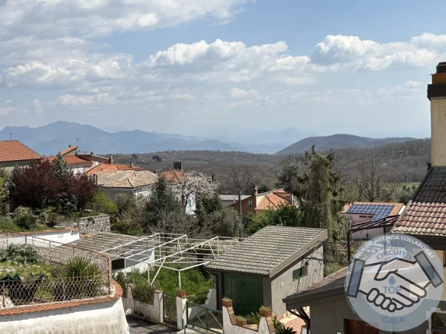Appartamenti in Vendita - Casa semi-indipendente a roccamonfina in parco con piscina
