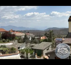 Appartamenti in Vendita - Casa semi-indipendente a roccamonfina in parco con piscina