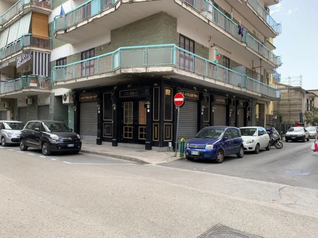 Locale commerciale 5 vetrine fronte strada