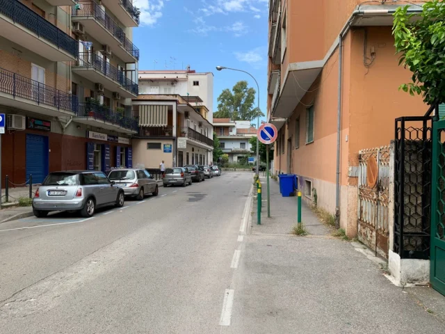 Appartamenti in Vendita - Locale commerciale 5 vetrine fronte strada