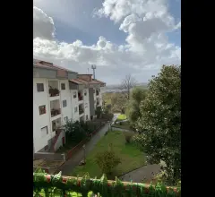 Appartamenti in Vendita - Luminosissimo 4 vani in parco con terrazzino, cantina e box.