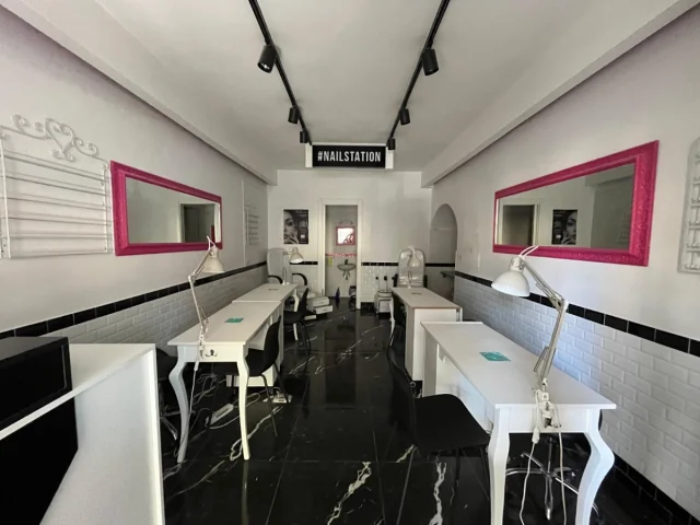 Locale commerciale ristrutturato in pieno centro al vomero