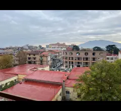 Acerra, ampio quadrilocale in vendita