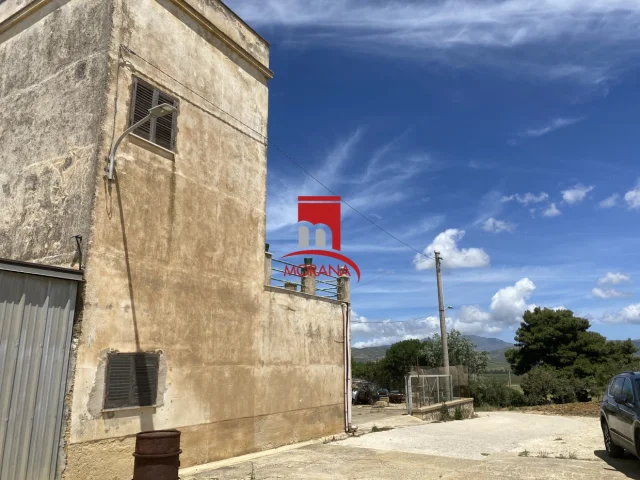 Porzione di baglio rurale da ristrutturare