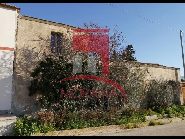 Appartamenti in Vendita - Fabbricato rurale da ristrutturare su terreno edificabile