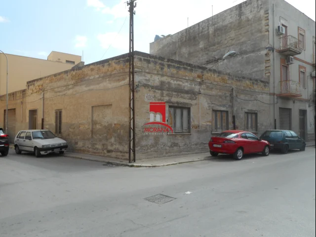 Casa a solo con giardino trapani