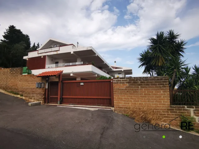 Appartamenti in Vendita - Appartamento in villa plurifamiliare