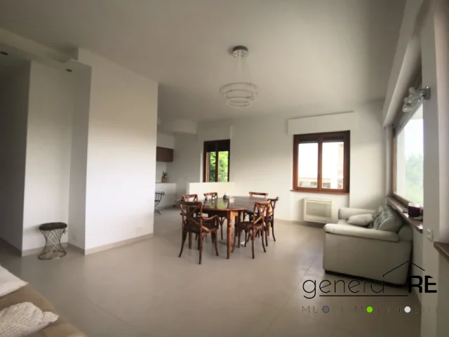 Appartamenti in Vendita - Appartamento in villa plurifamiliare