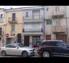 Vendesi negozio e magazzino tocco da casauria (pescara)