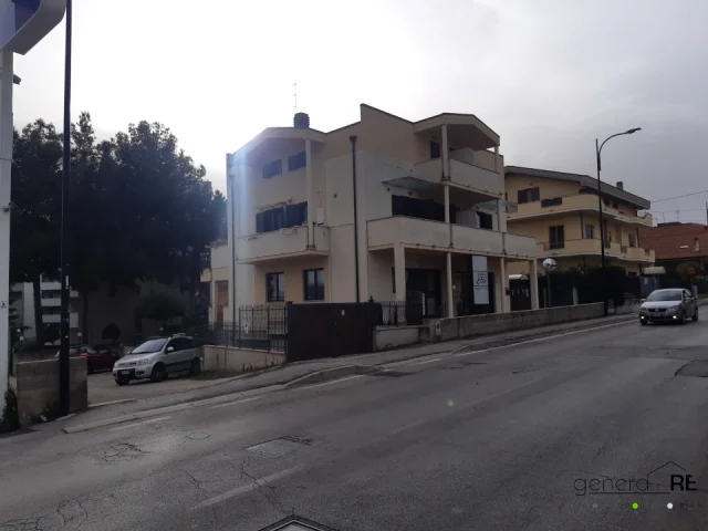 Vendesi via rigopiano posti auto coperti