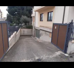 Appartamenti in Vendita - Vendesi via rigopiano posti auto coperti