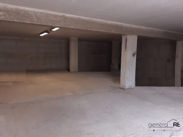 Appartamenti in Vendita - Vendesi via rigopiano posti auto coperti