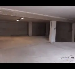 Appartamenti in Vendita - Vendesi via rigopiano posti auto coperti