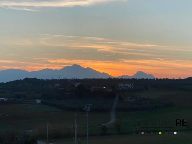 Appartamenti in Vendita - Citta' s. angelo zona villa serena immobile indipendente allo stato grezzo per bifamiliare