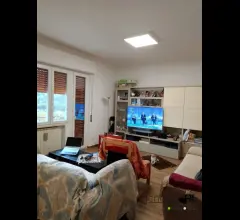 Appartamenti in Vendita - Ampio trilocale