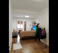 Appartamenti in Vendita - Ampio trilocale