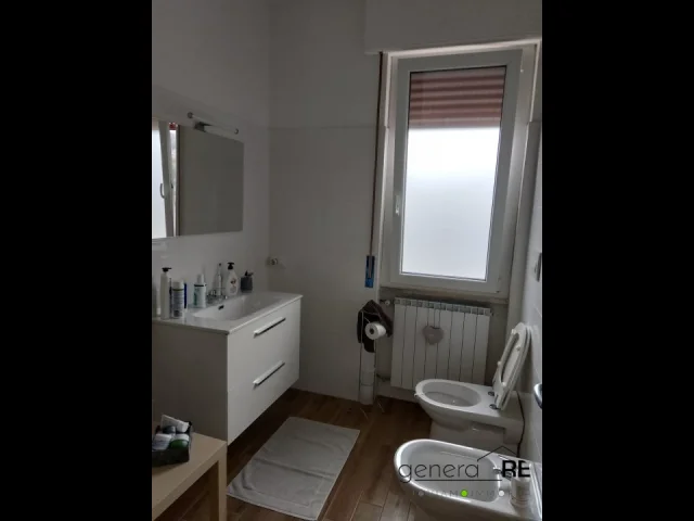 Appartamenti in Vendita - Ampio trilocale