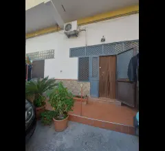 Appartamenti in Vendita - Appartamento in corte con posto auto