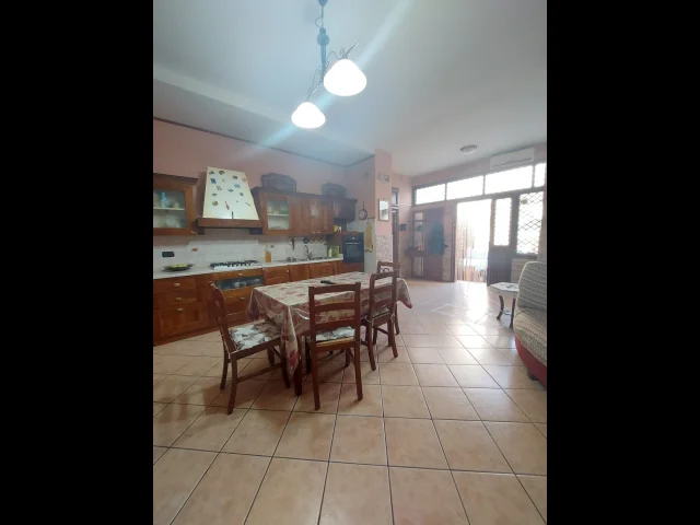 Appartamenti in Vendita - Appartamento in corte con posto auto