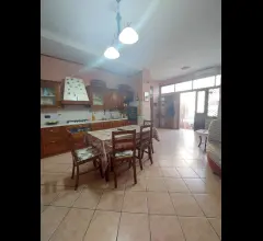 Appartamenti in Vendita - Appartamento in corte con posto auto