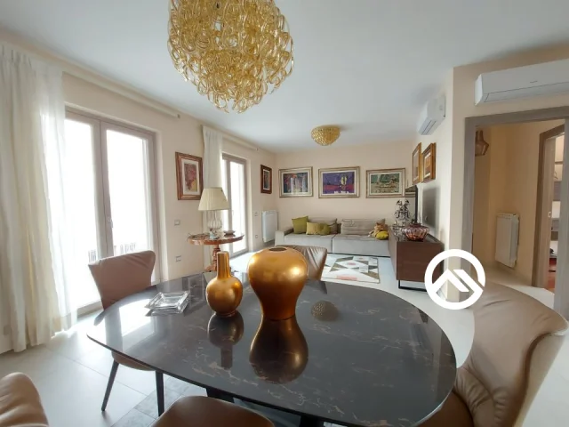 Appartamenti in Vendita - Prestigioso appartamento con terrazzo a livello