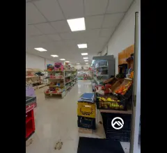 Fittasi locale commerciale su strada con doppia vetrina
