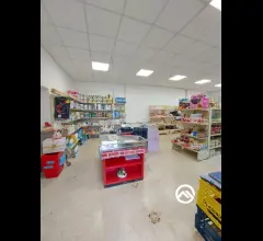 Appartamenti in Vendita - Fittasi locale commerciale su strada con doppia vetrina
