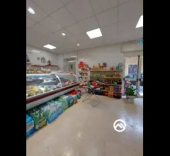 Appartamenti in Vendita - Fittasi locale commerciale su strada con doppia vetrina