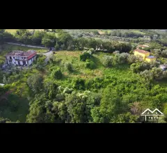 Appartamenti in Vendita - Casale in pietra con terreno